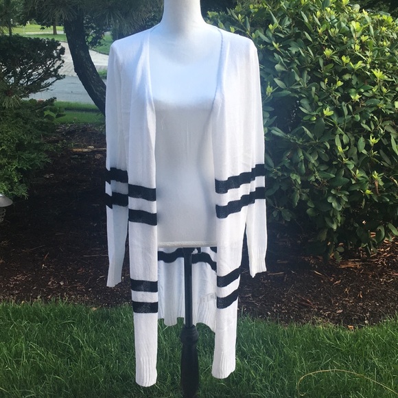 Last 1 ⬇️ White & Black Striped Cardigan - Picture 6 of 7